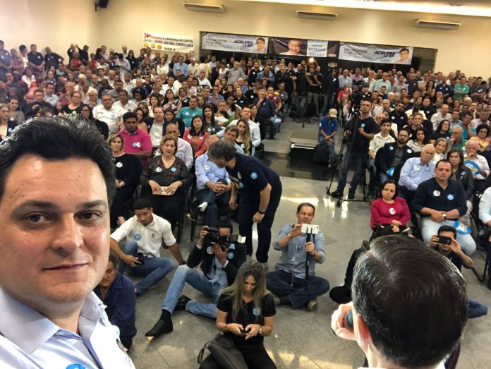 Dória dá ‘consultoria’ para empresários, debate demandas, e lança em megaevento campanha de Geninho