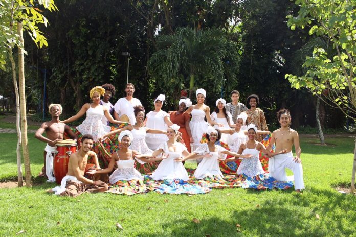 Grupo inédito da Bahia abre as apresentações do palco principal do Fefol no sábado