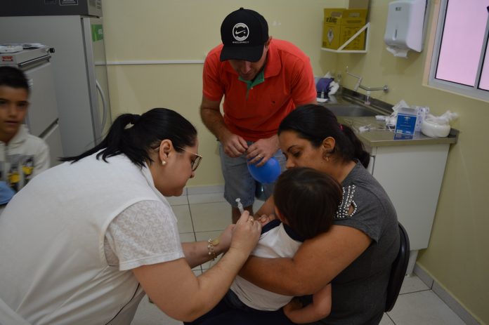Começa a campanha contra pólio e sarampo