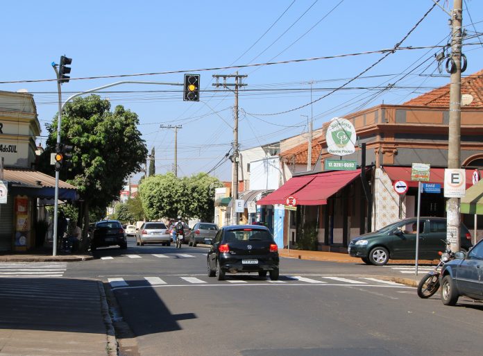 Semáforos da Rua Síria começam a funcionar nesta segunda