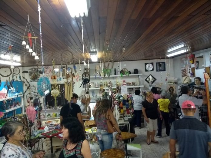 Turismo leva artesãos para visita técnica em Embu das Artes
