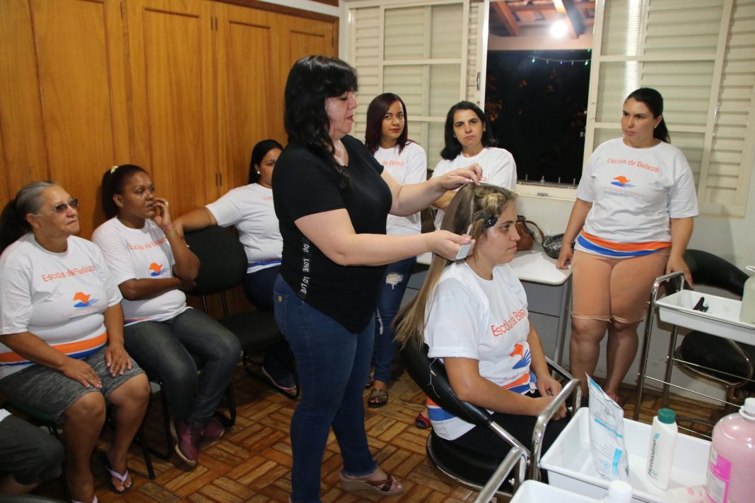 Curso - Assistente de Cabeleireiro (1)