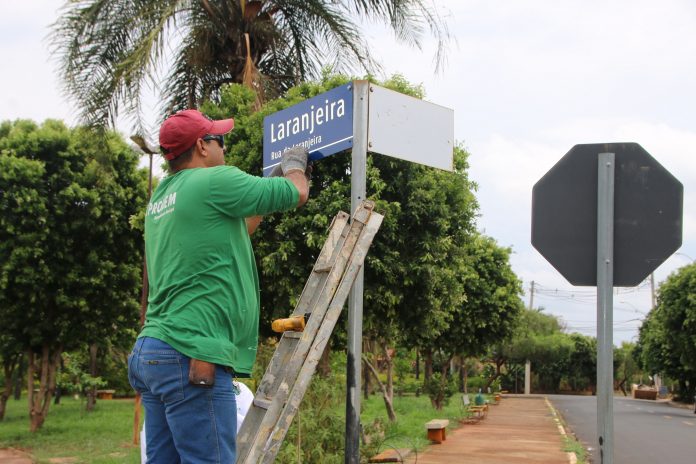 Cohab I e II recebem novas placas de ruas e avenidas
