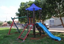 Praças da Cohab 4 e São Benedito recebem parques infantis