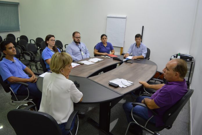Prefeito visita Daemo e discute projetos em andamento