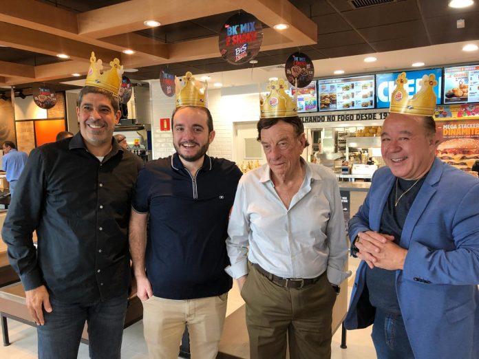 Burger King e Café Vulcão de Minas iniciam atividades no Villa Mall da Enjoy. E com pista de patinação