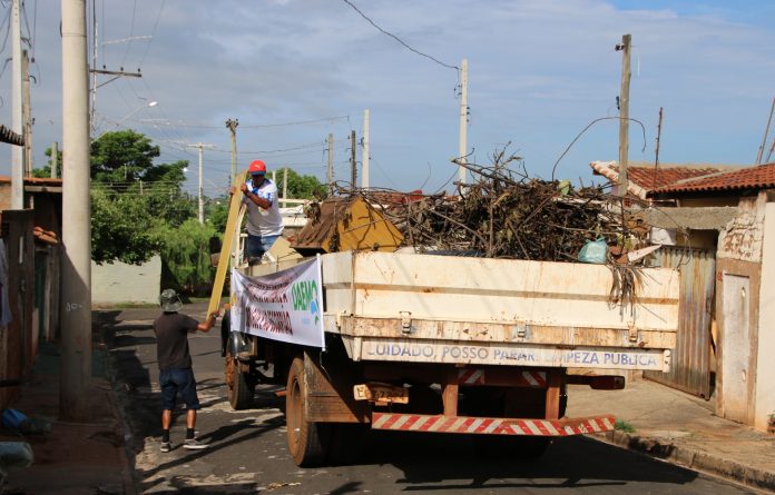 Arrastão de combate à dengue e escorpião retiraram quase 600 caminhões de entulhos