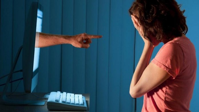 Postagens em redes sociais podem causar demissão por justa causa?