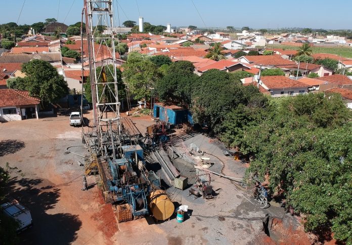 Poço profundo no Aquífero Guarani tem vazão de 160 mil litros por hora, revelará prefeito