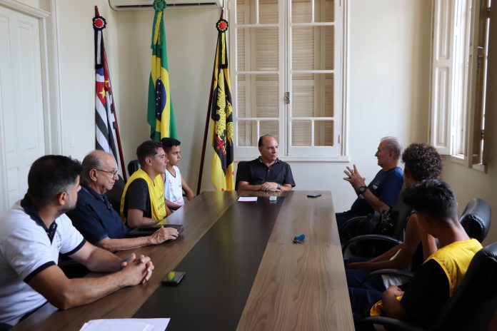 “Assistência Pra Vida”: Basquete para crianças e adolescentes ainda recebe inscrições