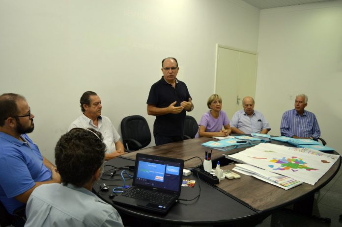 Abastecimento de Água, tratamento de esgoto, poços profundos e obras revelados pelo prefeito e engenheiros