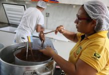 Social confecciona 2,5 mil Ovos de Páscoa, reduzindo custos e gerando emprego e renda