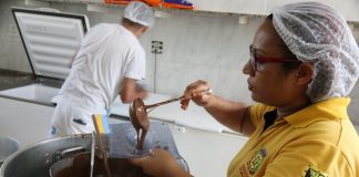 Social confecciona 2,5 mil Ovos de Páscoa, reduzindo custos e gerando emprego e renda
