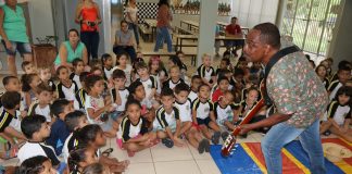 Projeto incentiva hábito de leitura dos alunos com atividades especiais