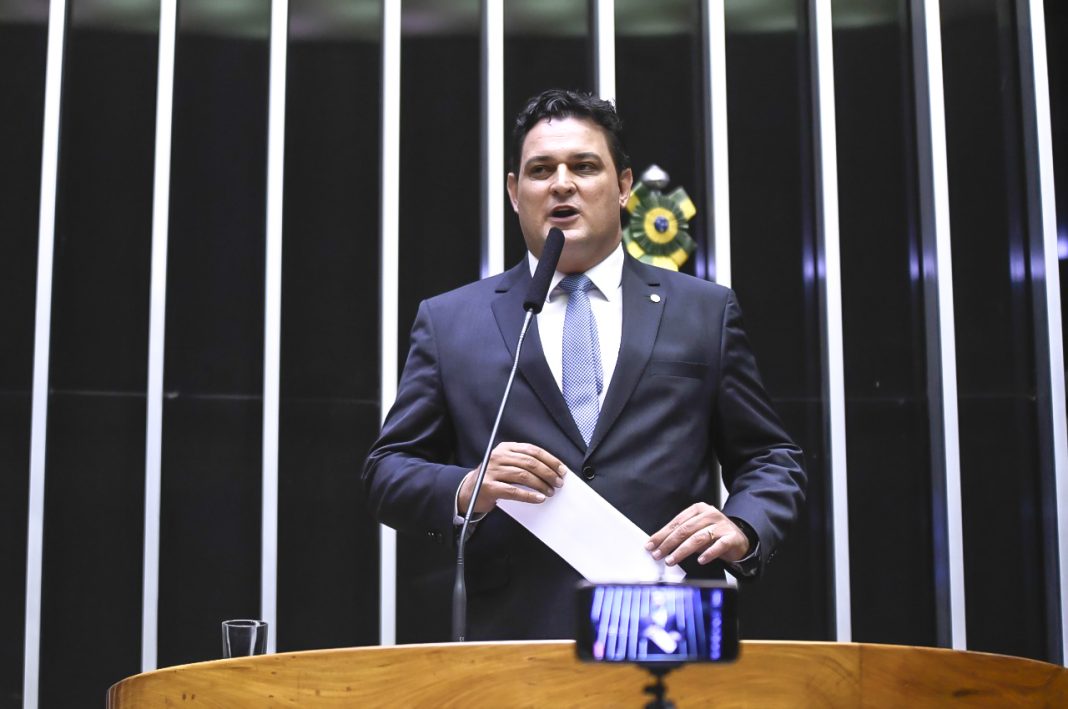 Geninho tribuna