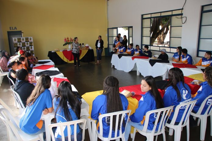 Ação solidária promove atividades com crianças da Casa Abrigo e jovens do Projeto Pescar