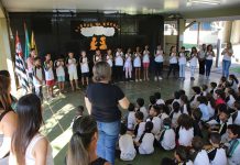 Projeto Libras na Escola promove inclusão de alunos surdos na rede municipal