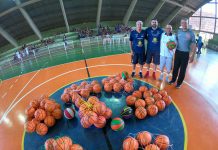Projeto de Basquete entrega uniformes, bolas e promove atividades gratuitas