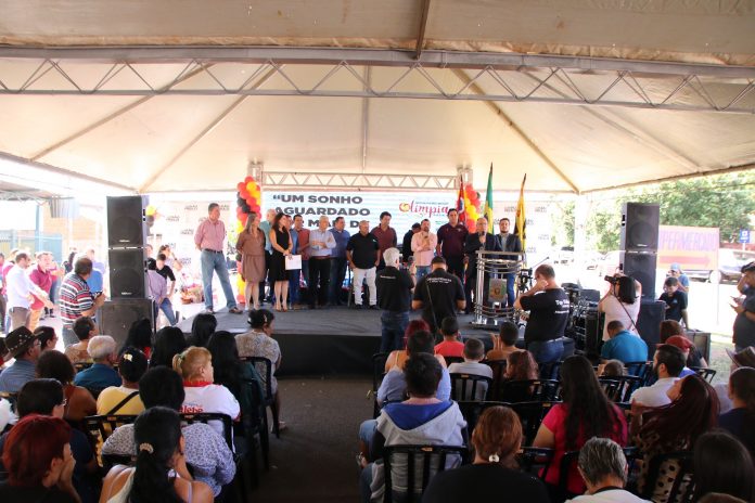 Do Pedregal para Boa Esperança: 424 famílias recebem escritura definitiva do terreno. E, 43 de Ribeiro dos Santos
