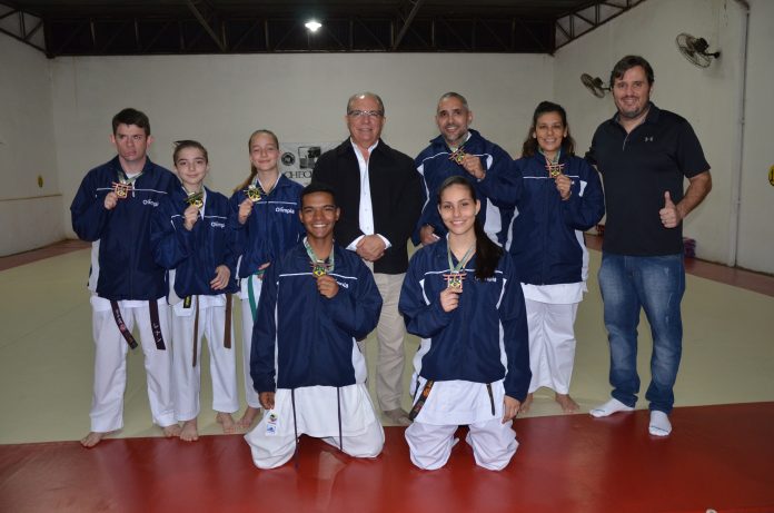 Karatê de Olímpia conquista sete medalhas no Campeonato Brasileiro, em São Paulo