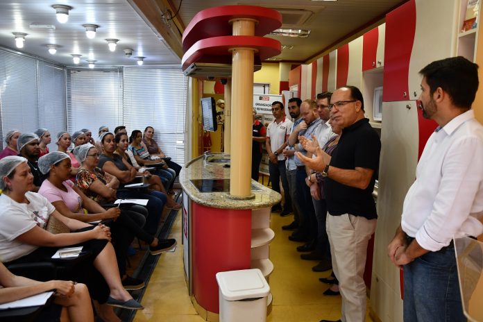 Começam as aulas do curso gratuito de culinária da carreta SESI/Tereos