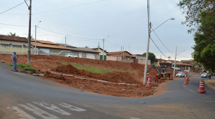 Edição do Anuário do 55º Fefol homenageia Sant'anna, Nakamura, e