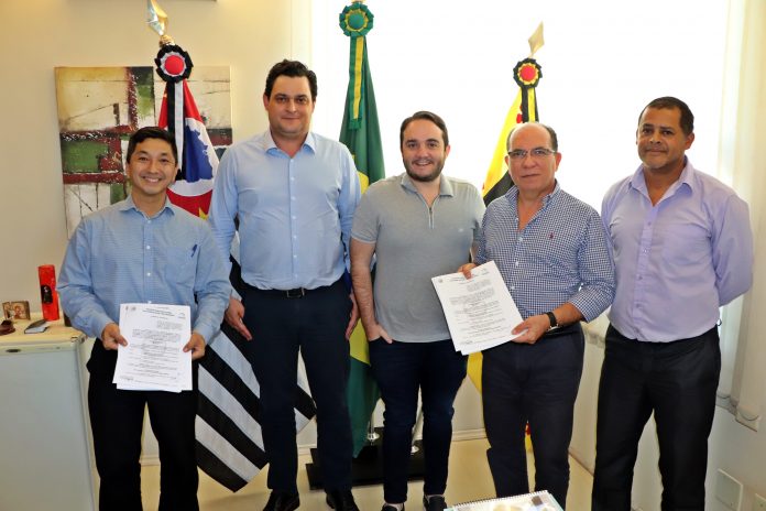 Prefeito, Geninho, Natos e FundaBom, assinam cooperação para Museu dos Bombeiros em Olímpia