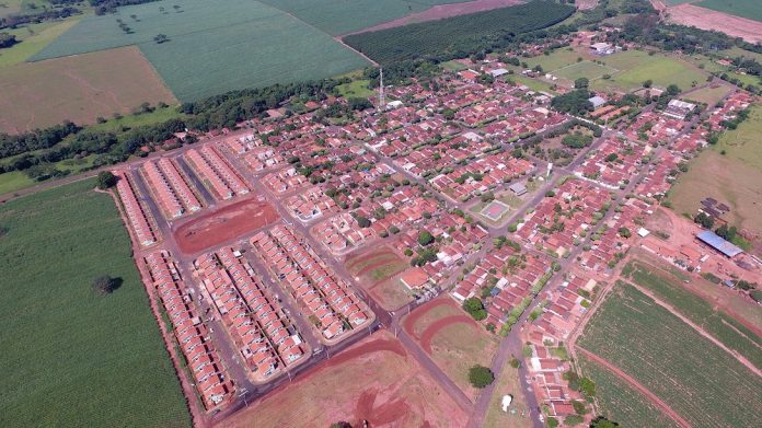 Prefeito assina convênio para recapeamento das ruas de Baguaçu