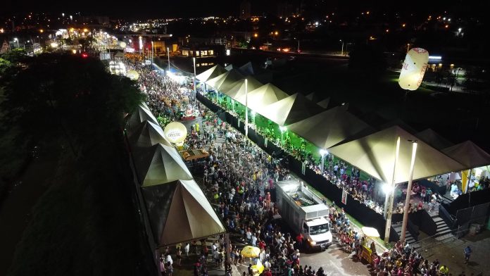 Escolas de Samba abrem o CarnaOlímpia de domingo. Hoje tem João Bosco e Vinícius