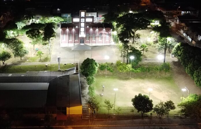Praças de Olímpia recebem iluminação Led