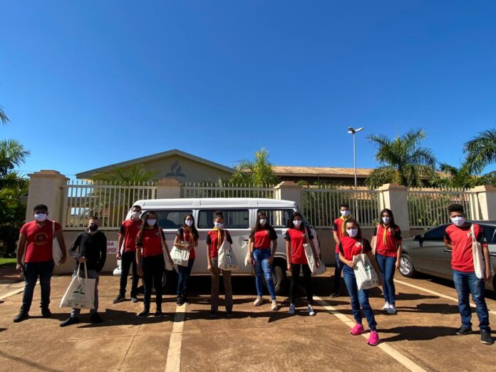 Adventistas de Olímpia distribuem milhares de folhetos com dicas naturais de saúde