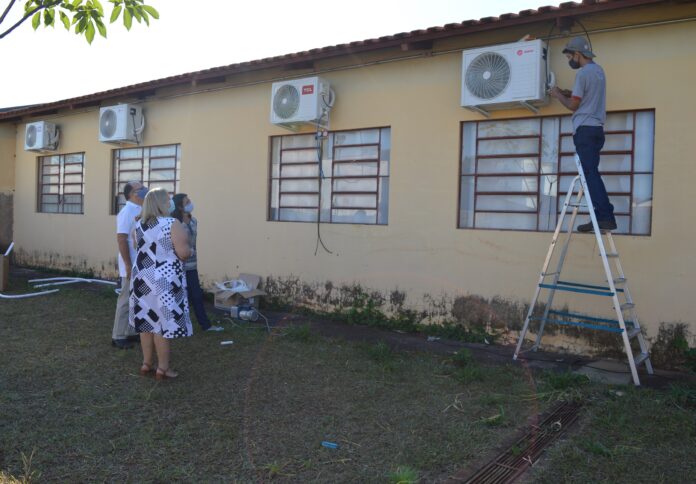 Escolas, pré-escolas e creches, recebem aparelhos de ar-condicionado