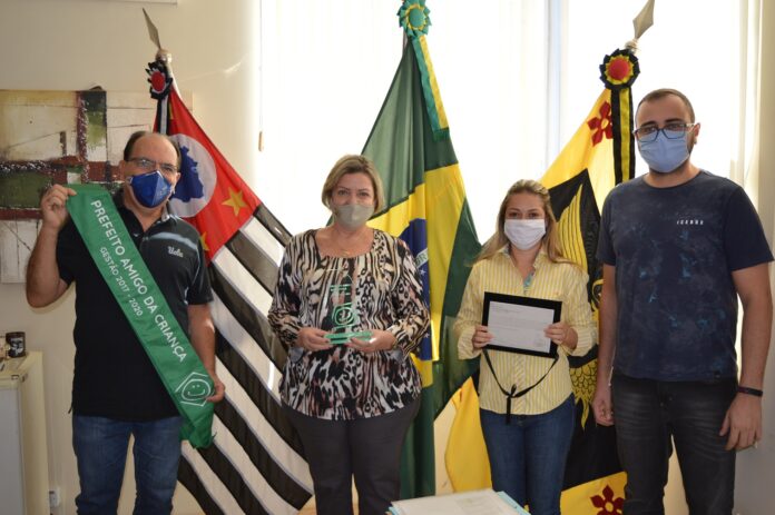 Olímpia ganha o selo “Prefeito Amigo da Criança”