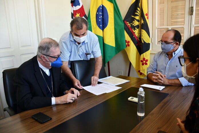 Bispo recebe área no Vida Nova Olímpia para sede da Comunidade Santa Dulce