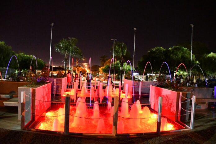 Praça Altino Arantes, remodelada, tem nova fonte luminosa