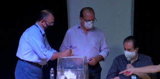 CDHU sorteia endereços das casas em Ribeiro. Fernando quer entregá-las em abril. Confira o vídeo completo