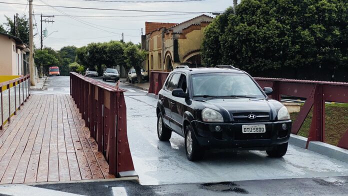 Ponte histórica da Avenida dos Olimpienses está liberada para o tráfego