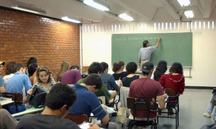 Processo seletivo para professores temporários reabre dia 21