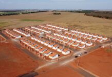 Prefeito vistoria obras da CDHU em Ribeiro e promete chaves em julho