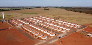 Prefeito vistoria obras da CDHU em Ribeiro e promete chaves em julho