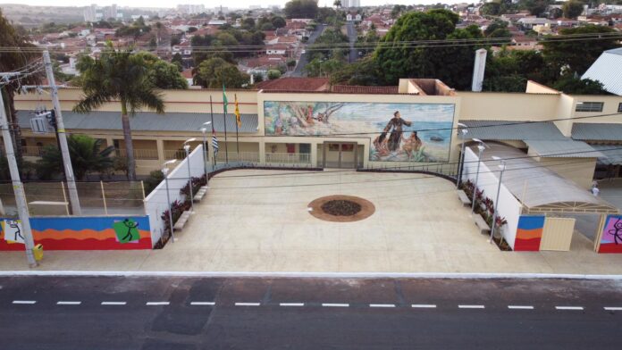 Santo Seno tem praça e painel de Padre José de Anchieta resgatados