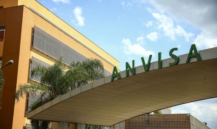 Anvisa alerta que testes para diagnóstico de covid-19 não atestam proteção vacinal