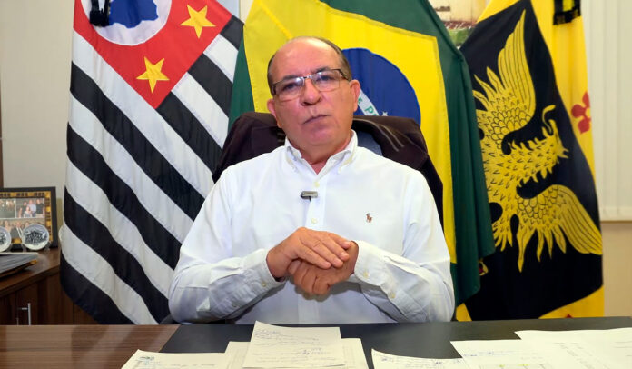 Prefeito traça radiografia da Covid, revela setores que contaminam e evita ‘lockdown’