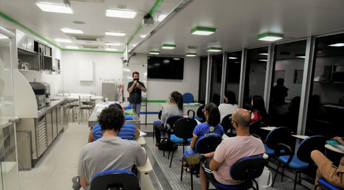 Último dia: 40 vagas de cursos de Espanhol e Inglês para Recepção