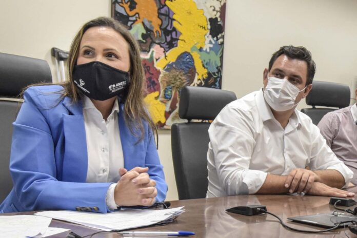 Paula Lemos e Geninho Zuliani comemoram conquista de Estância Turística
