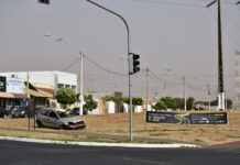 Semana do Trânsito faz apelo com veículos acidentados em cruzamentos