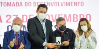 Geninho recebe Troféu Competência Pública