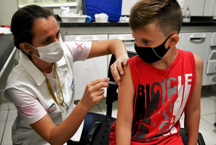 Crianças e adolescentes podem receber multivacinas até dia 30