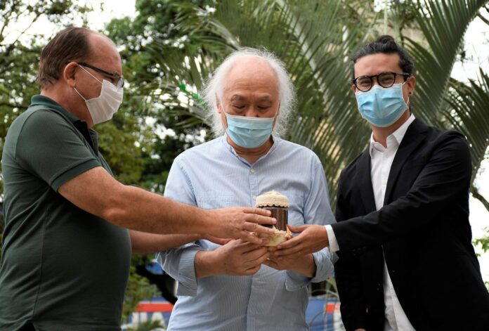 Irmão e filho de Ruy Ohtake recebem homenagem póstuma no Coreto