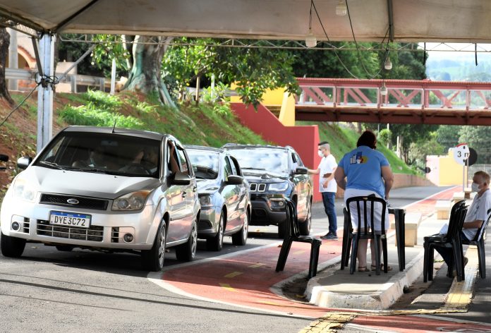 Pontos de vacinação de Olímpia reabrem nesta segunda-feira (25)